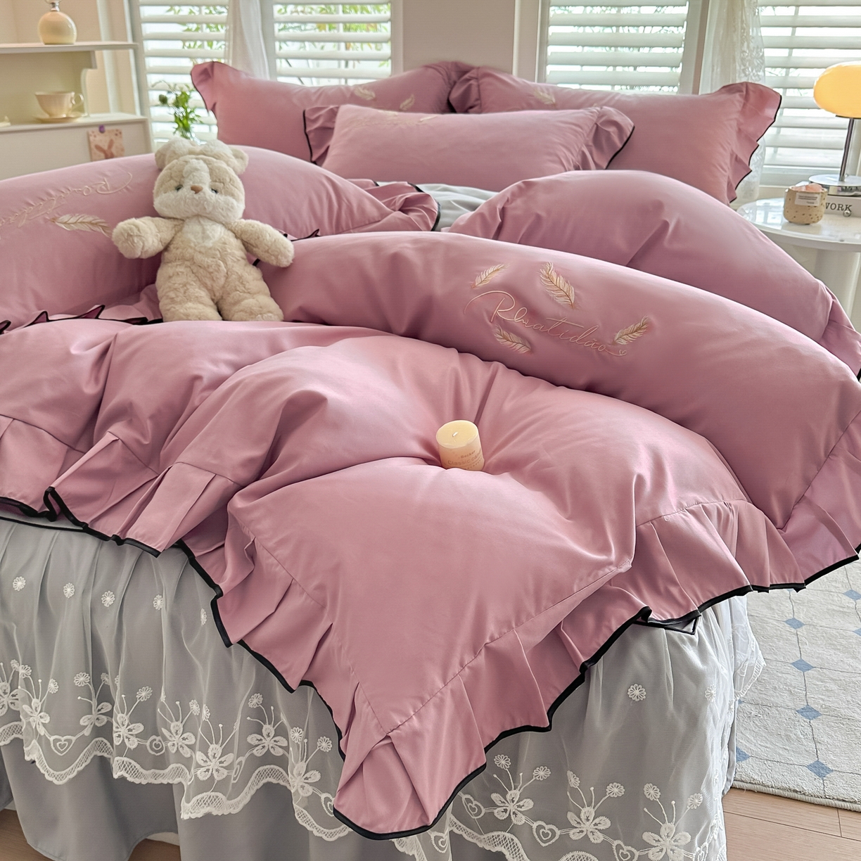 91家纺网 家纺一手货源 找家纺 柔享家（原芷澜家纺） 2025新款水洗棉磨毛系列四件套-恩格斯 豆沙+浅灰