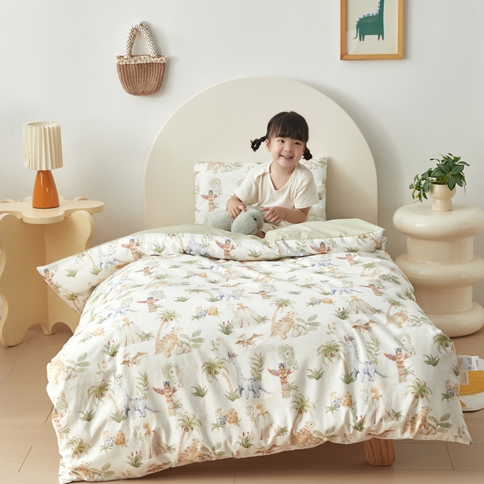 91家纺网 家纺一手货源 找家纺 荷马之梦 2025新款梦境系列—全棉40s数码印花原创手绘小版儿童幼儿园套件 恐龙之家