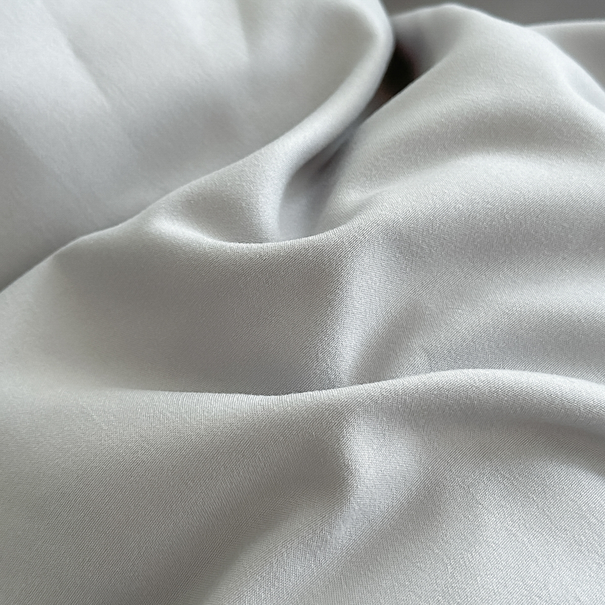 91家纺网 家纺一手货源 找家纺 柔享家（原芷澜家纺） 2025新款水洗棉磨毛系列四件套-恩格斯 浅灰+浅灰