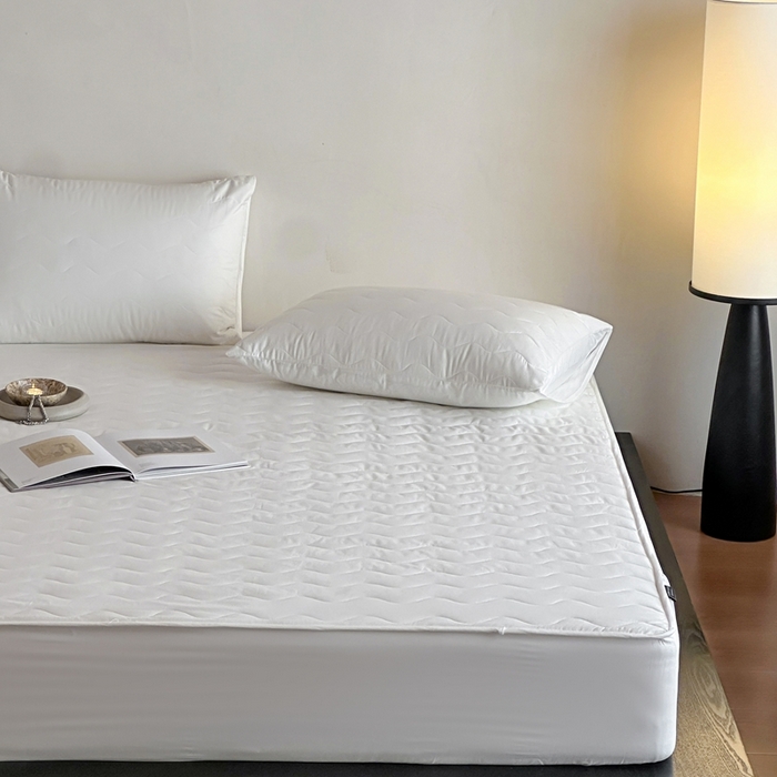 91家纺网 家纺一手货源 找家纺 三味舒屋 2025新款防水全棉夹棉绗缝防水隔尿床笠-安缦 安缦白