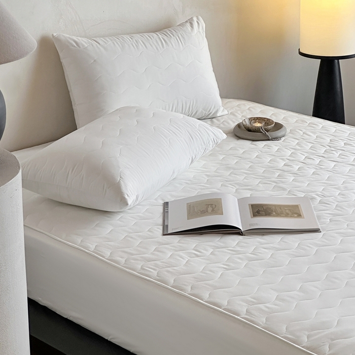 91家纺网 家纺一手货源 找家纺 三味舒屋 2025新款防水全棉夹棉绗缝防水隔尿床笠-安缦 安缦白