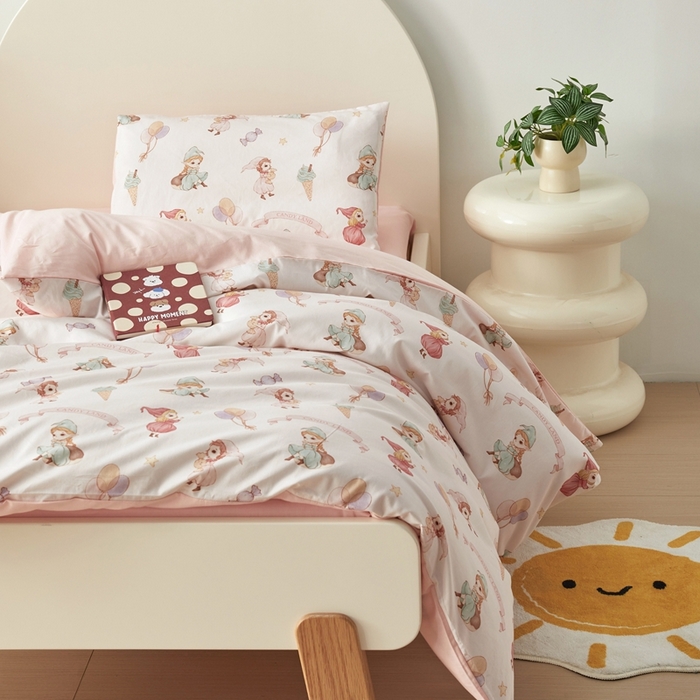 91家纺网 家纺一手货源 找家纺 荷马之梦 2025新款梦境系列—全棉40s数码印花原创手绘小版儿童幼儿园套件 糖果女孩