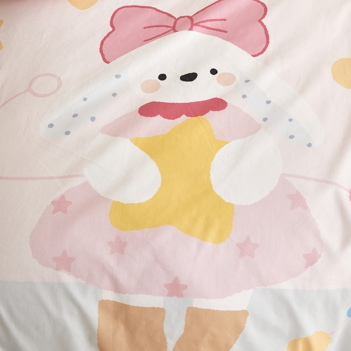 91家纺网 家纺一手货源 找家纺 荷马之梦 2025新款乐园系列-A类全棉40s数码印花原创大版卡通儿童幼儿园套件 爱心兔