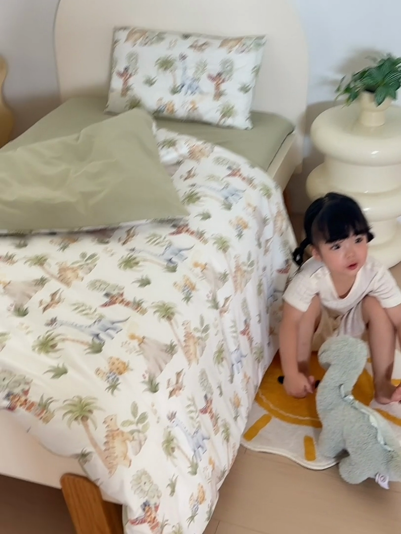 91家纺网 家纺一手货源 找家纺 荷马之梦 2025新款梦境系列—全棉40s数码印花原创手绘小版儿童幼儿园套件 恐龙之家