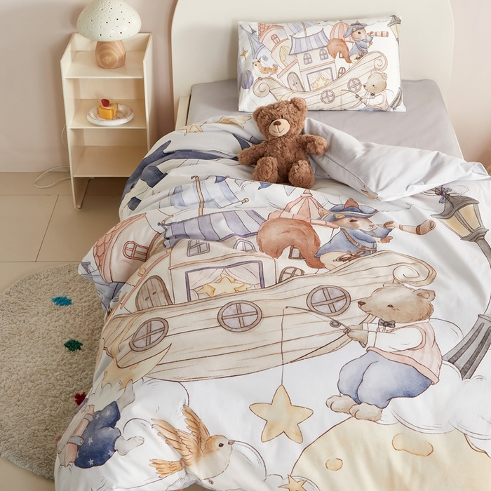 91家纺网 家纺一手货源 找家纺 荷马之梦 2025新款梦境系列—全棉40s数码印花原创手绘大版定位儿童幼儿园套件 云端国度