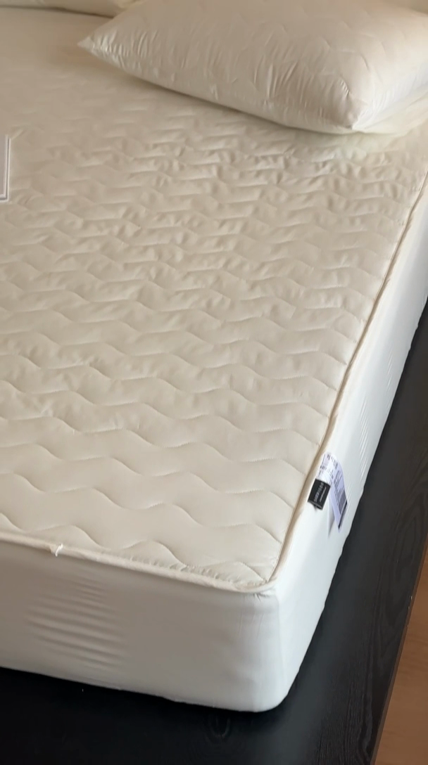 91家纺网 家纺一手货源 找家纺 三味舒屋 2025新款防水全棉夹棉绗缝防水隔尿床笠-安缦 安缦白