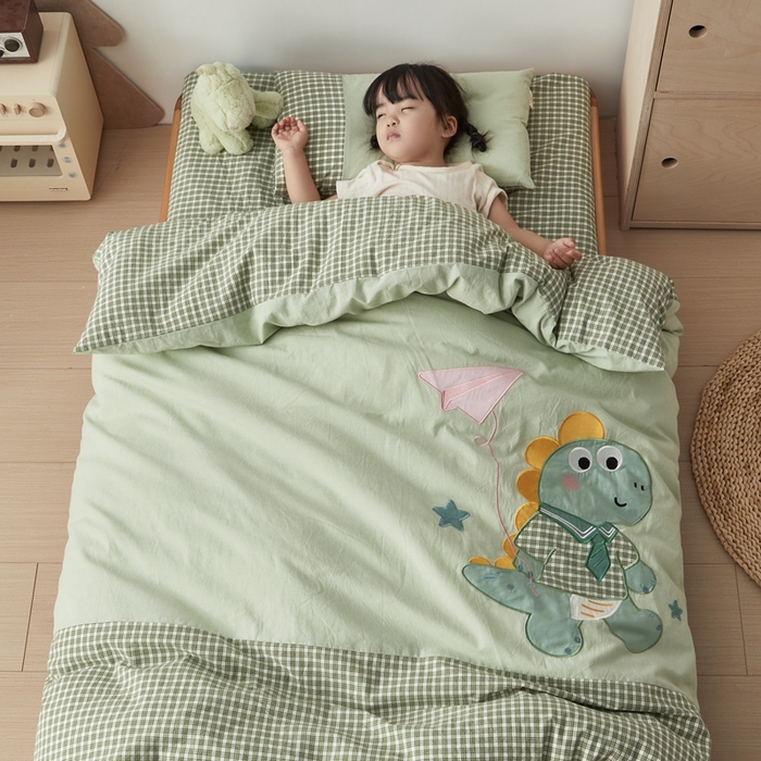 91家纺网 家纺一手货源 找家纺 （总）荷马之梦 2025新款学院系列—A类32s水洗棉贴布绣原创卡通拼接儿童幼儿园套件