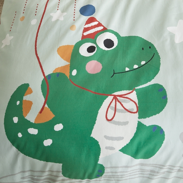 91家纺网 家纺一手货源 找家纺 荷马之梦 2025新款童画系列—A类全棉40s数码印花原创大版卡通幼儿园套件 恐龙之家