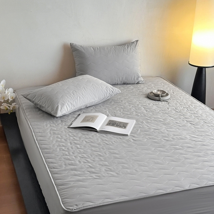 91家纺网 家纺一手货源 找家纺 三味舒屋 2025新款防水全棉夹棉绗缝防水隔尿床笠-安缦 安缦灰