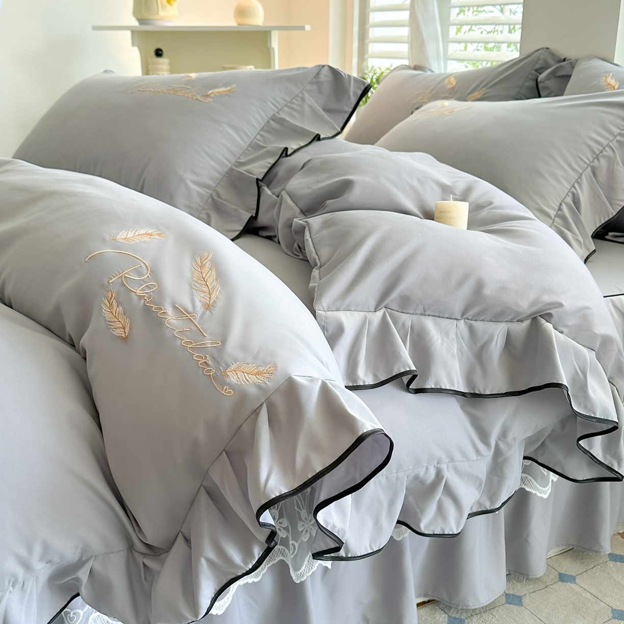 91家纺网 家纺一手货源 找家纺 柔享家（原芷澜家纺） 2025新款水洗棉磨毛系列四件套-恩格斯 浅灰+浅灰