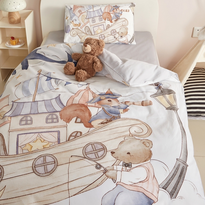 91家纺网 家纺一手货源 找家纺 荷马之梦 2025新款梦境系列—全棉40s数码印花原创手绘大版定位儿童幼儿园套件 云端国度