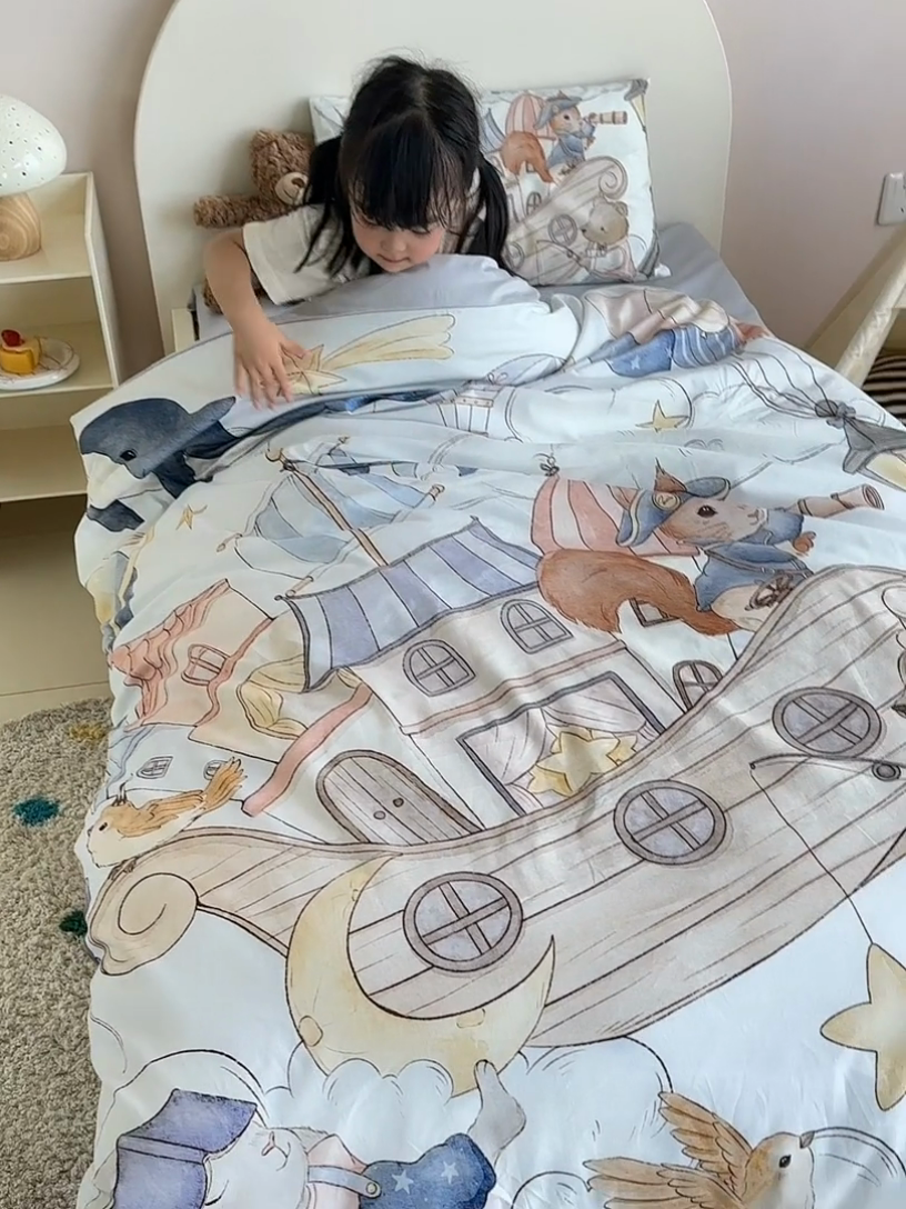 91家纺网 家纺一手货源 找家纺 荷马之梦 2025新款梦境系列—全棉40s数码印花原创手绘大版定位儿童幼儿园套件 云端国度