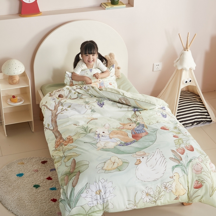 91家纺网 家纺一手货源 找家纺 荷马之梦 2025新款梦境系列—全棉40s数码印花原创手绘大版定位儿童幼儿园套件 葡萄河畔