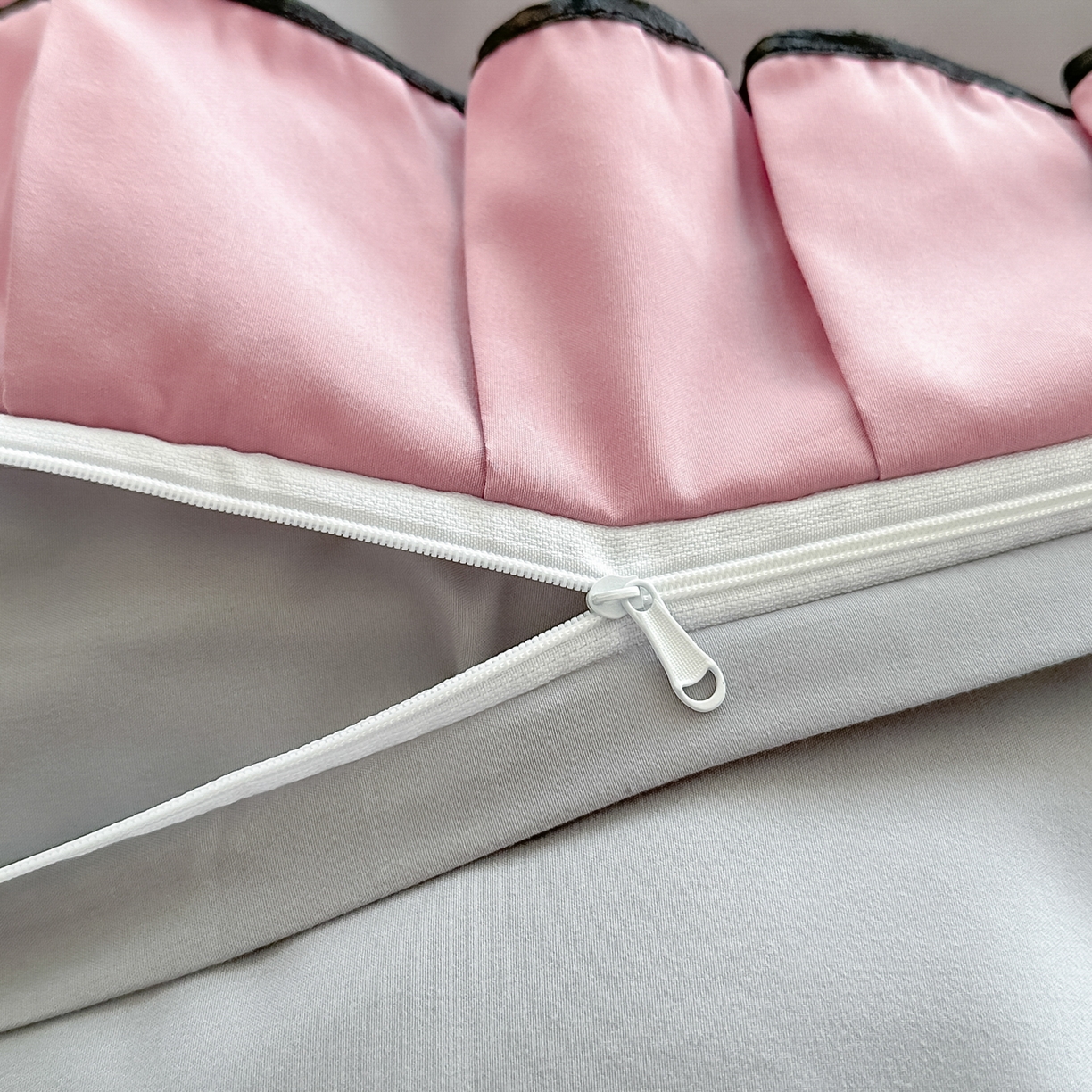 91家纺网 家纺一手货源 找家纺 柔享家（原芷澜家纺） 2025新款水洗棉磨毛系列四件套-恩格斯 豆沙+浅灰