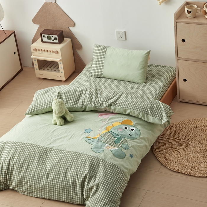 91家纺网 家纺一手货源 找家纺 （总）荷马之梦 2025新款学院系列—A类32s水洗棉贴布绣原创卡通拼接儿童幼儿园套件