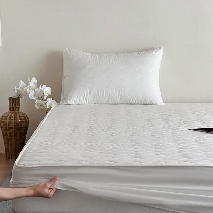 91家纺网 家纺一手货源 找家纺 三味舒屋 2025新款防水全棉夹棉绗缝防水隔尿床笠-安缦 安缦白