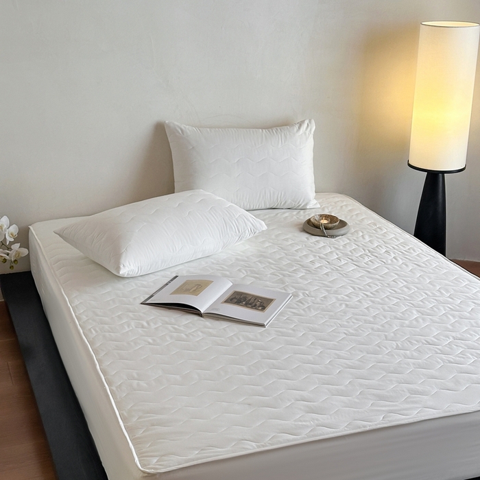 91家纺网 家纺一手货源 找家纺 三味舒屋 2025新款防水全棉夹棉绗缝防水隔尿床笠-安缦 安缦白