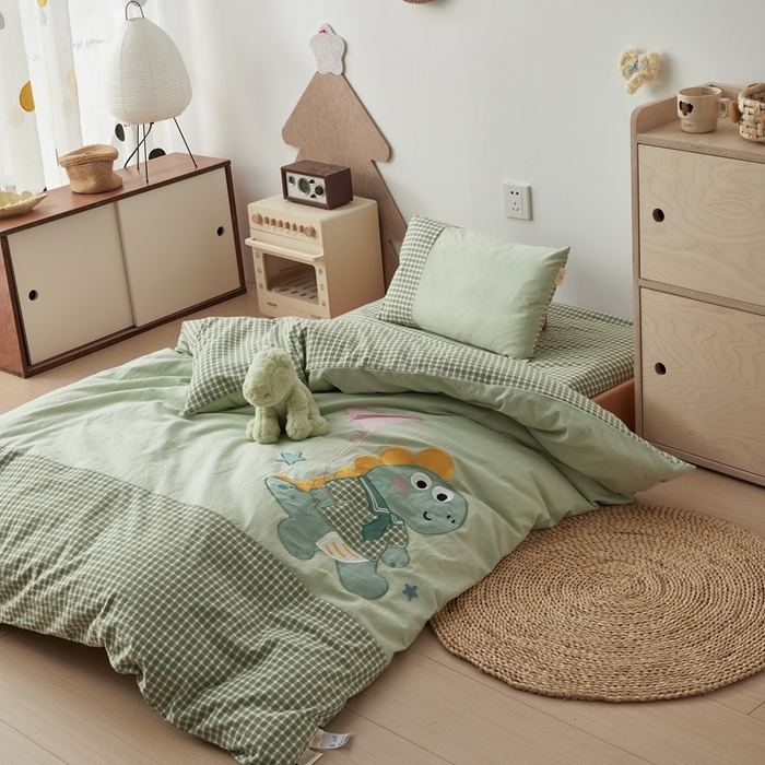 91家纺网 家纺一手货源 找家纺 （总）荷马之梦 2025新款学院系列—A类32s水洗棉贴布绣原创卡通拼接儿童幼儿园套件