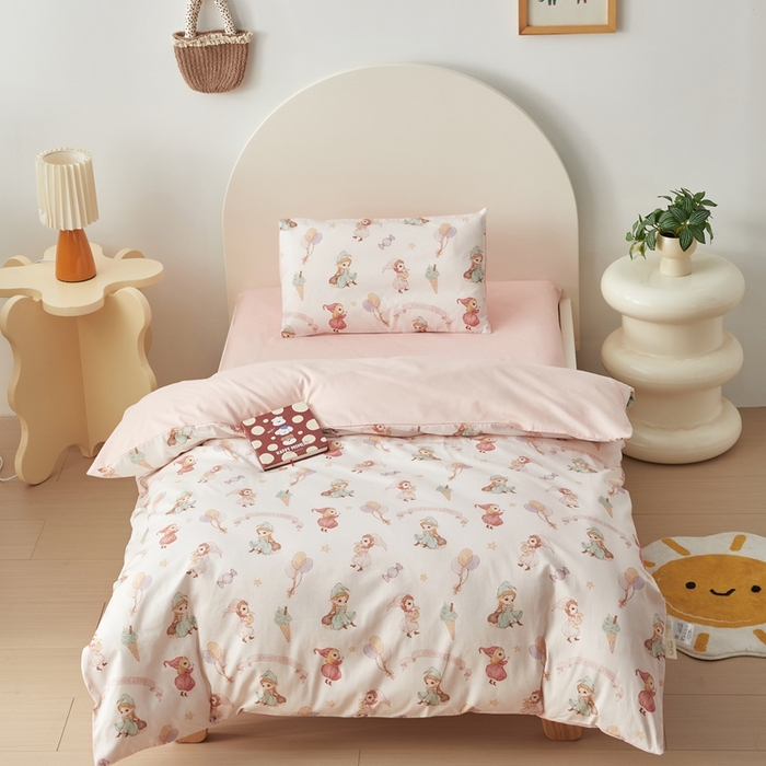 91家纺网 家纺一手货源 找家纺 荷马之梦 2025新款梦境系列—全棉40s数码印花原创手绘小版儿童幼儿园套件 糖果女孩