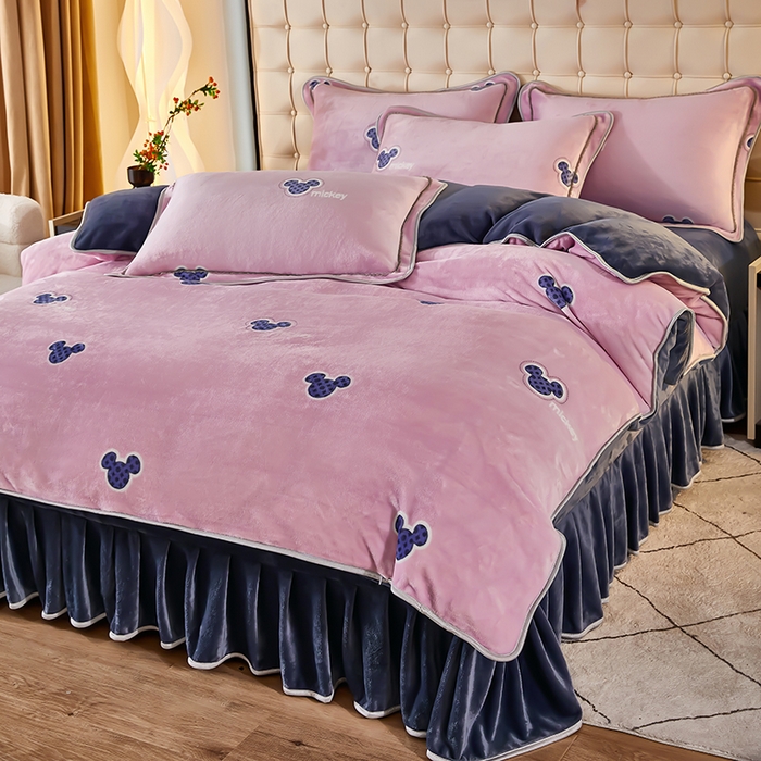 91家纺网 家纺一手货源 找家纺 栩裕 2025新款7斤重牛奶金貂绒印花牛奶绒四件套 童心粉