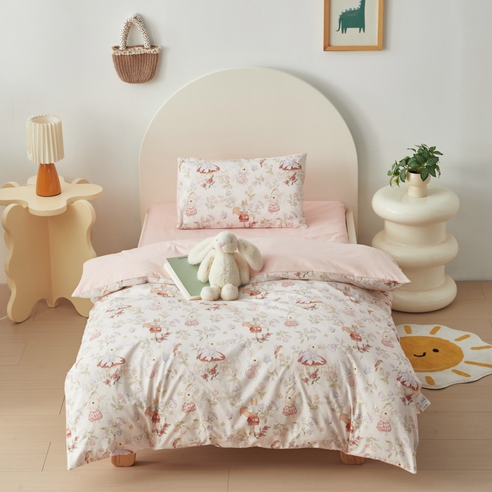 91家纺网 家纺一手货源 找家纺 荷马之梦 2025新款梦境系列—全棉40s数码印花原创手绘小版儿童幼儿园套件 精灵小兔