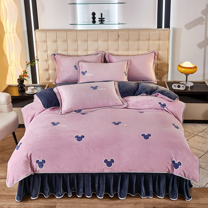 91家纺网 家纺一手货源 找家纺 栩裕 2025新款7斤重牛奶金貂绒印花牛奶绒四件套 童心粉