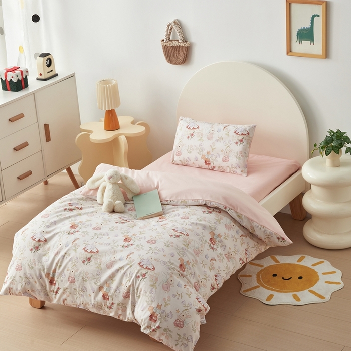 91家纺网 家纺一手货源 找家纺 荷马之梦 2025新款梦境系列—全棉40s数码印花原创手绘小版儿童幼儿园套件 精灵小兔