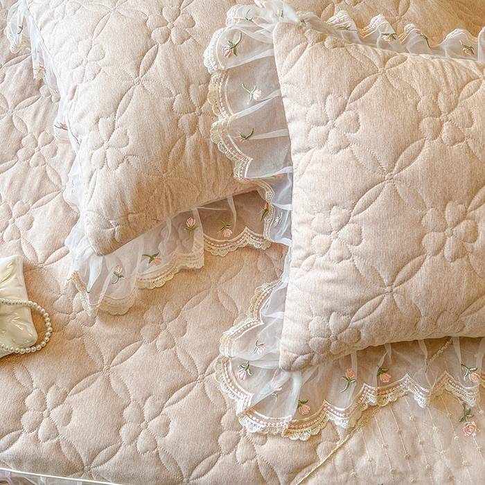 91家纺网 家纺一手货源 找家纺 麒豆豆 2025新款色织蕾丝边床裙款床笠-花亦然 花亦然-奶茶色