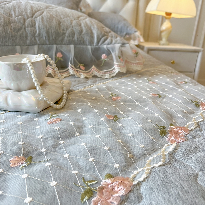 91家纺网 家纺一手货源 找家纺 麒豆豆 2025新款色织蕾丝边床裙款床笠-花亦然 花亦然-烟熏灰