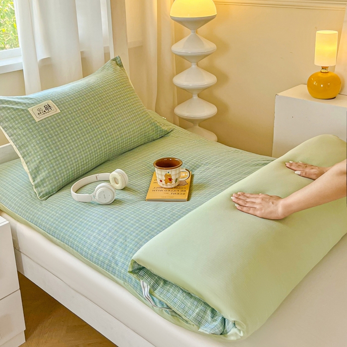 91家纺网 家纺一手货源 找家纺 缦卡琳家纺 2025新款水洗棉床褥子 巴宝莉绿