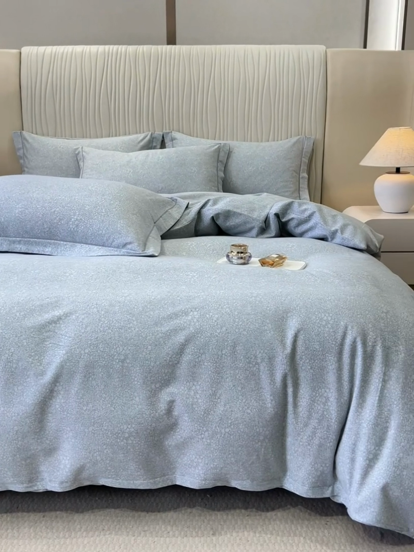 91家纺网 家纺一手货源 找家纺 凌鼎 2025新款100%全棉磨毛四件套数码印花加厚纯棉磨毛四件套 悦枝灰