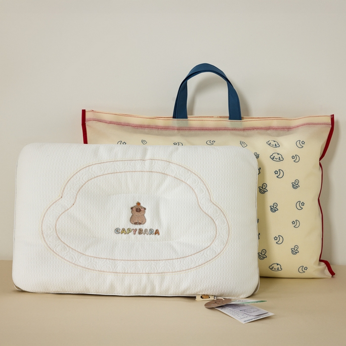 91家纺网 家纺一手货源 找家纺 （总）昕科 2025新款A类母婴-卡皮巴拉软管婴童定型枕（送礼袋）