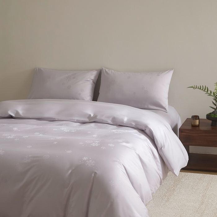 91家纺网 家纺一手货源 找家纺 ONE TWO ONE 121 2025新款100S长绒棉纯棉活性印染提花四件套-雪落绒花 雪落绒花-烟紫