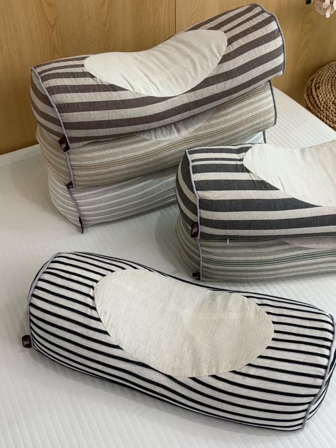 91家纺网 家纺一手货源 找家纺 织布人 2025新款荞麦枕棉麻韩式无印风元宝枕头全荞麦颈椎高枕硬枕芯 韩式无印风元宝枕-咖白条纹 48x20x8cm/只