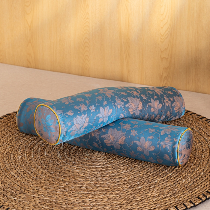 91家纺网 家纺一手货源 找家纺 织布人 2025新款荞麦枕丝绸贡缎圆柱糖果枕调养颈椎专用枕头硬枕芯 贡缎颈椎糖果枕-圆柱天空蓝 50x12cm/只