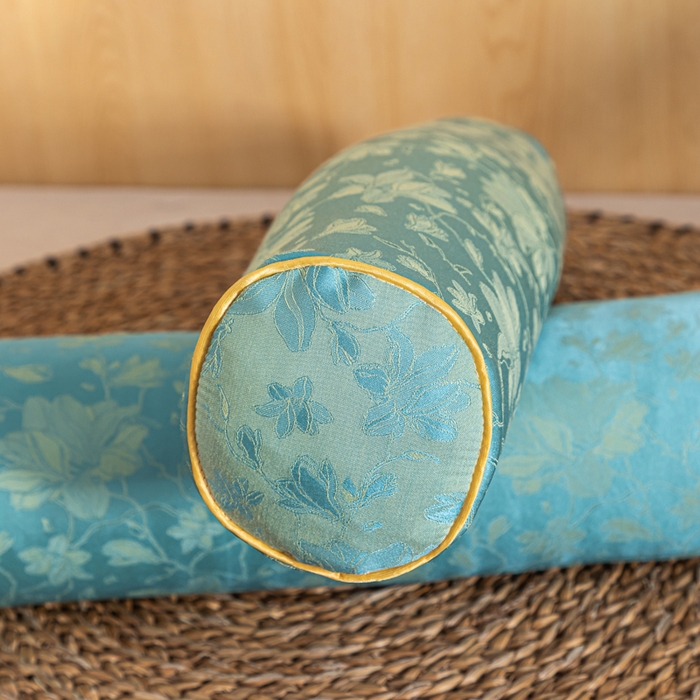 91家纺网 家纺一手货源 找家纺 织布人 2025新款荞麦枕丝绸贡缎圆柱糖果枕调养颈椎专用枕头硬枕芯 贡缎颈椎糖果枕-圆柱水蓝色 50x12cm/只