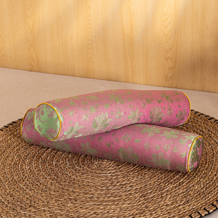 91家纺网 家纺一手货源 找家纺 织布人 2025新款荞麦枕丝绸贡缎圆柱糖果枕调养颈椎专用枕头硬枕芯 贡缎颈椎糖果枕-圆柱粉色 50x12cm/只