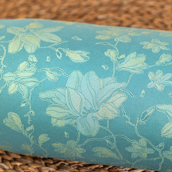 91家纺网 家纺一手货源 找家纺 织布人 2025新款荞麦枕丝绸贡缎圆柱糖果枕调养颈椎专用枕头硬枕芯 贡缎颈椎糖果枕-圆柱水蓝色 50x12cm/只