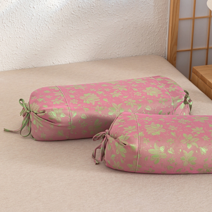 91家纺网 家纺一手货源 找家纺 织布人 2025新款荞麦枕贡缎提花可调节高度糖果枕头颈椎专用枕腰靠枕芯 贡缎提花可调节糖果枕-粉色 56x28cm/只