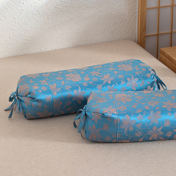 91家纺网 家纺一手货源 找家纺 织布人 2025新款荞麦枕贡缎提花可调节高度糖果枕头颈椎专用枕腰靠枕芯 贡缎提花可调节糖果枕-天空兰 56x28cm/只