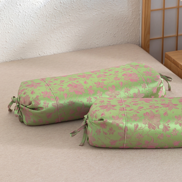 91家纺网 家纺一手货源 找家纺 织布人 2025新款荞麦枕贡缎提花可调节高度糖果枕头颈椎专用枕腰靠枕芯 贡缎提花可调节糖果枕-绿色 56x28cm/只