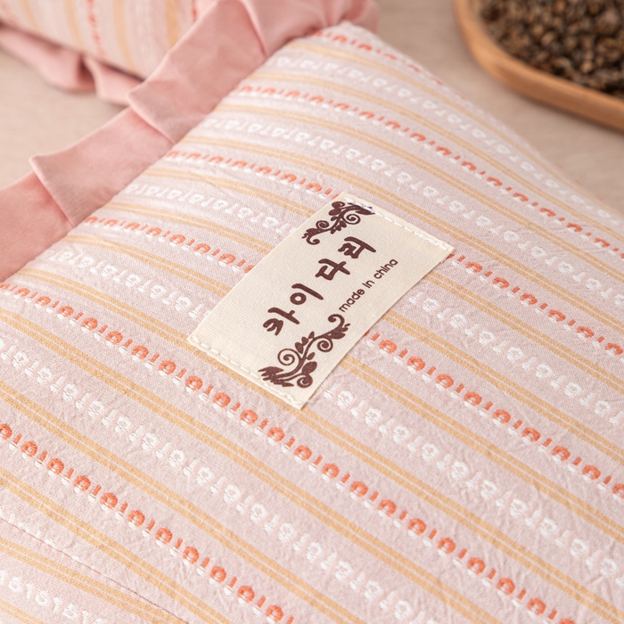 91家纺网 家纺一手货源 找家纺 织布人 2025新款荞麦枕全棉条纹花边护颈全荞麦壳枕头成人家用助眠硬枕芯 全棉条纹花边护颈枕-粉色 50x20cm/只