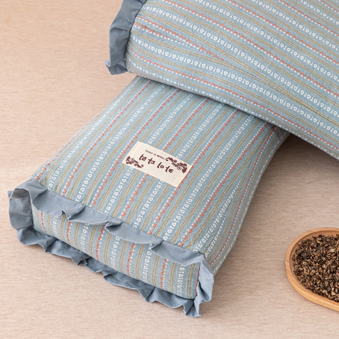 91家纺网 家纺一手货源 找家纺 织布人 2025新款荞麦枕全棉条纹花边护颈全荞麦壳枕头成人家用助眠硬枕芯 全棉条纹花边护颈枕-蓝灰 50x20cm/只