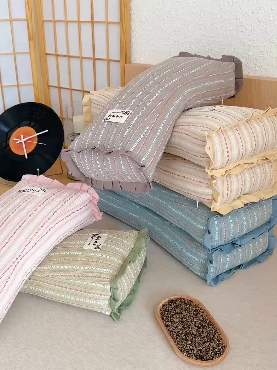 91家纺网 家纺一手货源 找家纺 织布人 2025新款荞麦枕全棉条纹花边护颈全荞麦壳枕头成人家用助眠硬枕芯 全棉条纹花边护颈枕-浅黄 50x20cm/只