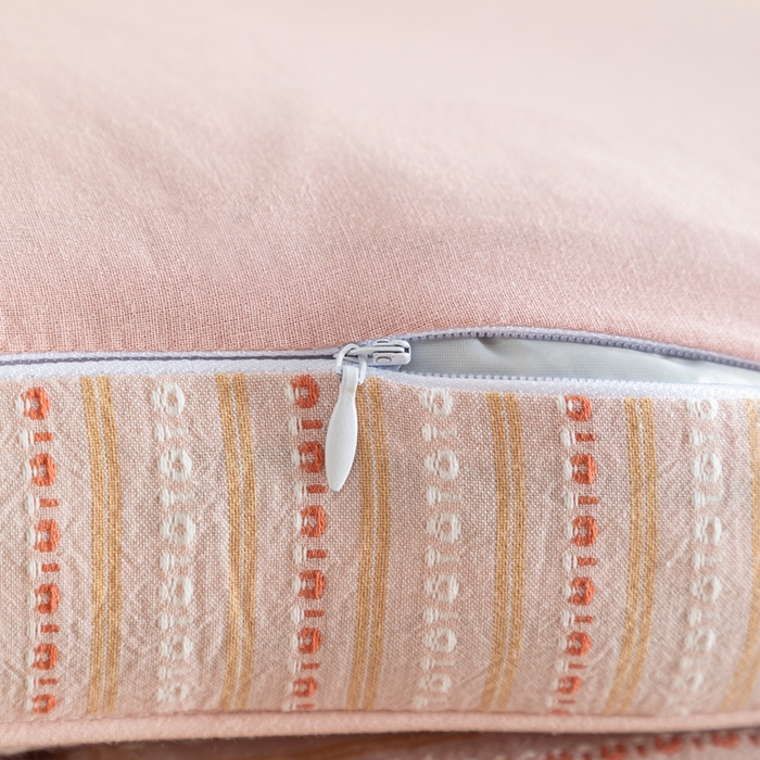 91家纺网 家纺一手货源 找家纺 织布人 2025新款荞麦枕全棉条纹面包立体荞麦护颈椎助眠枕头牵引硬枕芯 全棉条纹面包荞麦枕-粉色 52x32cm/只