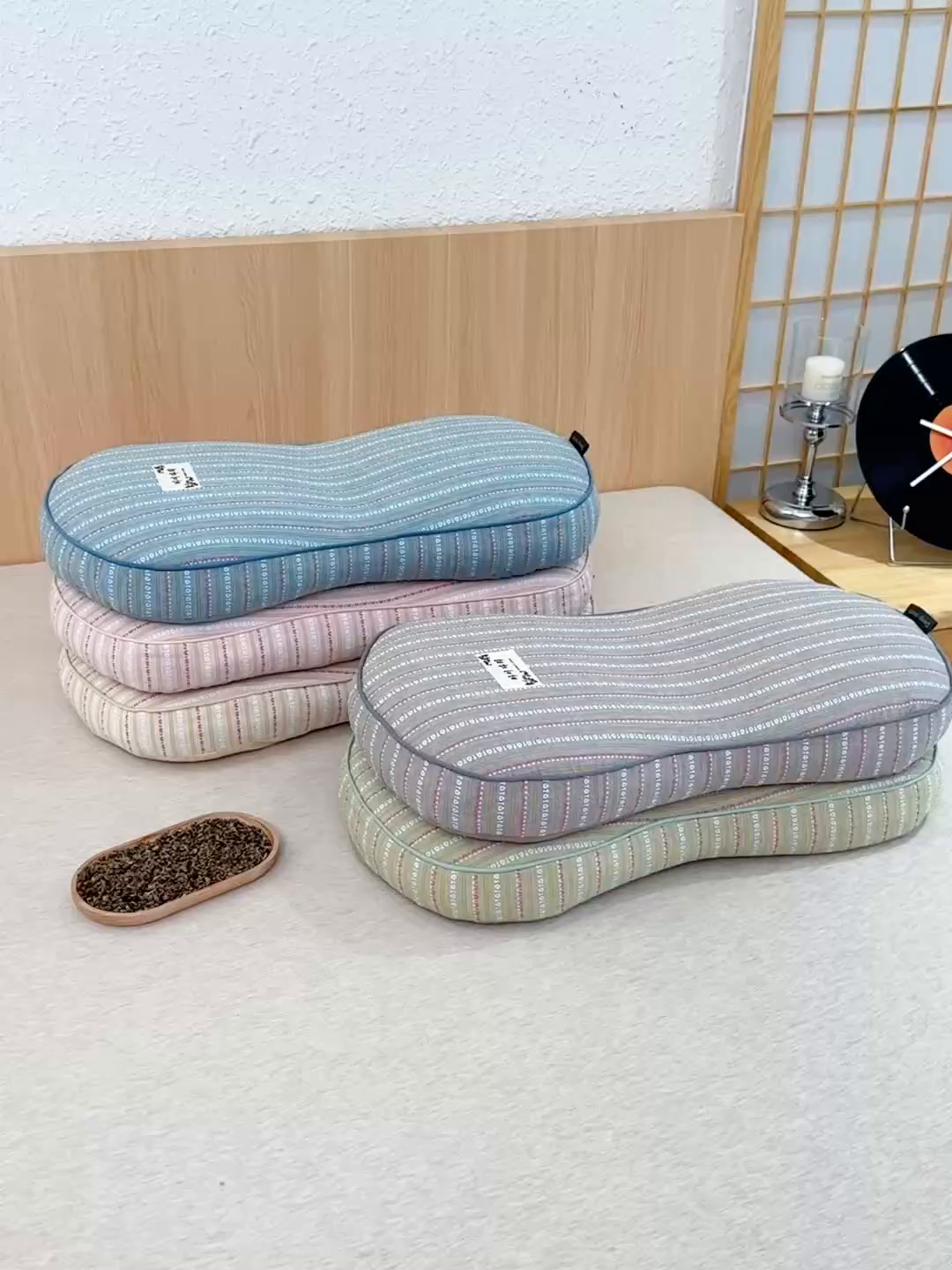 91家纺网 家纺一手货源 找家纺 织布人 2025新款荞麦枕全棉条纹面包立体荞麦护颈椎助眠枕头牵引硬枕芯 全棉条纹面包荞麦枕-蓝灰 52x32cm/只