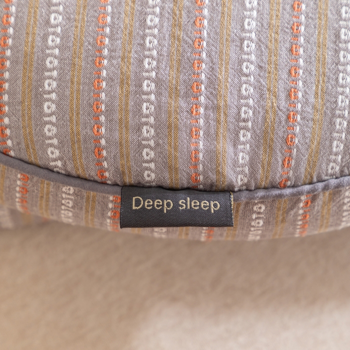 91家纺网 家纺一手货源 找家纺 织布人 2025新款荞麦枕全棉条纹面包立体荞麦护颈椎助眠枕头牵引硬枕芯 全棉条纹面包荞麦枕-咖色 52x32cm/只