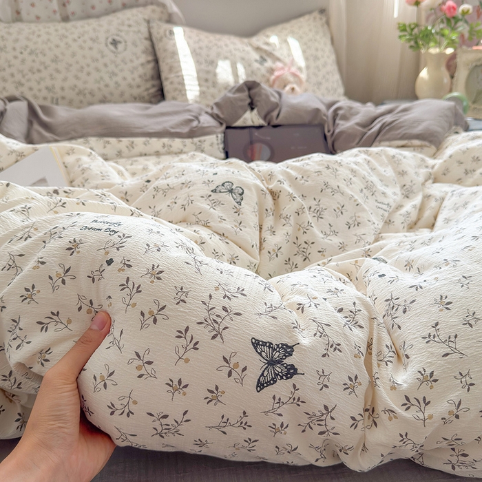 91家纺网 家纺一手货源 找家纺 罗亿家纺 2025新款云感双层纱印花四件套 童话-困蝶