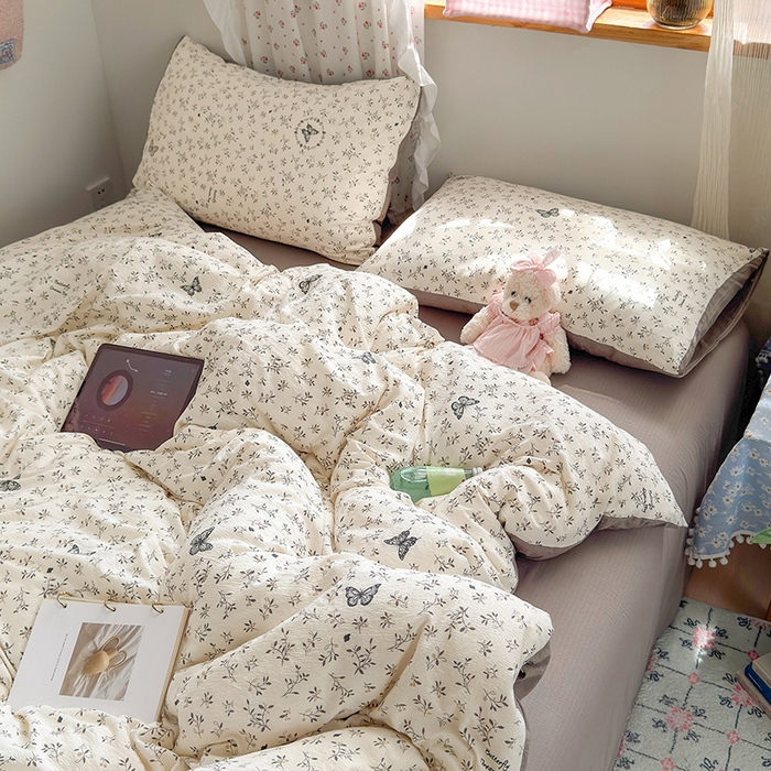 91家纺网 家纺一手货源 找家纺 罗亿家纺 2025新款云感双层纱印花四件套 童话-困蝶