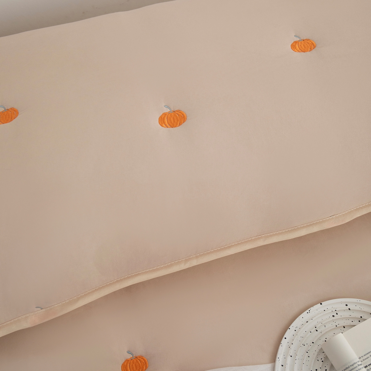 91家纺网 家纺一手货源 找家纺 乐居家纺 2025新款A类夹棉绣花双人枕套-南瓜 卡其